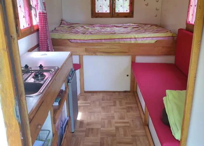 Camping La Roulotte Du Buchet *